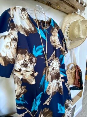 Lovely floral boho dress w shabby chic resort vacay vibe